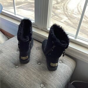 Cloud Nine Women's Black Fur-Lined Winter Boots